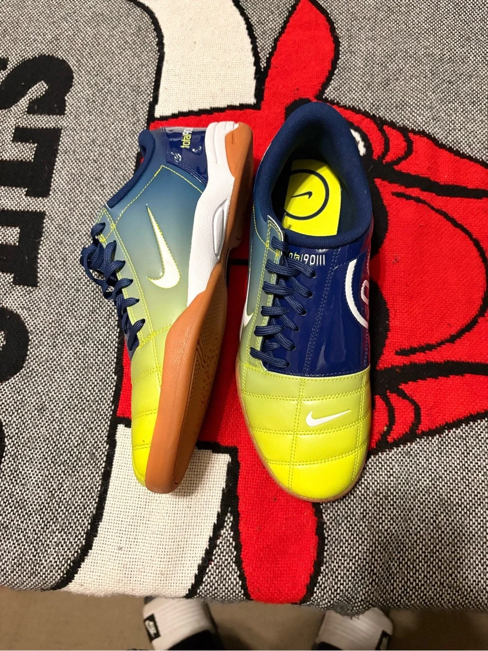 Nike total 90 “sprite” size 10 new